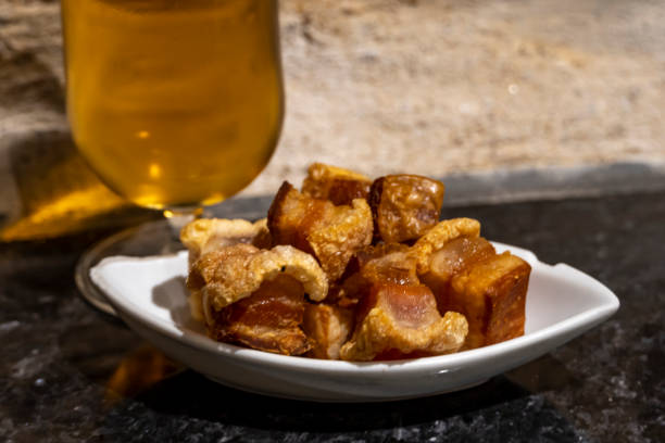 Torresmo Pururuca: Crocante e Saboroso com Cerveja - receita deliciosa profissional - passo 2