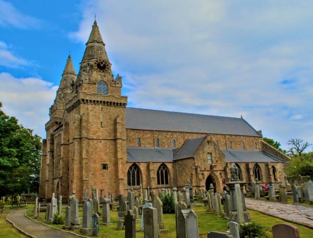 聖マチャール大聖堂は、スコットランドのアバディーンにあるスコットランド国教会の教会です - st machars cathedral ストックフォトと画像