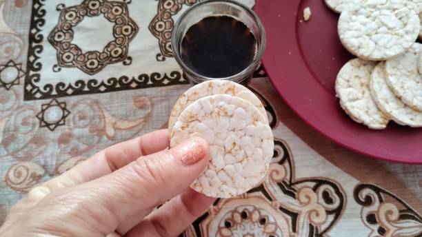 round biscuit - isolated on white baked bakery biscuit - fotografias e filmes do acervo