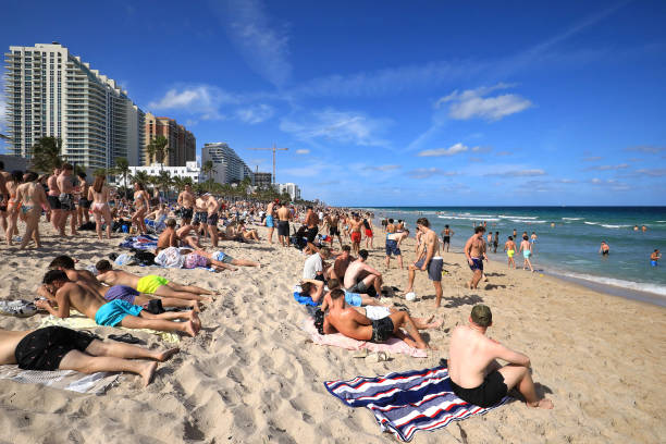 Spring Beack Uncentered 210+ Beach Party Beautiful Women Partying On Spring Break Stock Photos ...