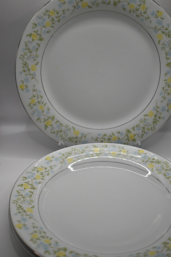 collectable, vintage crockery sets with floral patterns