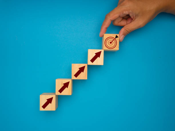 istock Hand holding a wooden cube with a target icon. Focus on a goal and achieve a successful business concept 2093223394
