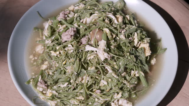 Stir-fried pumpkin vines and leaves with egg.