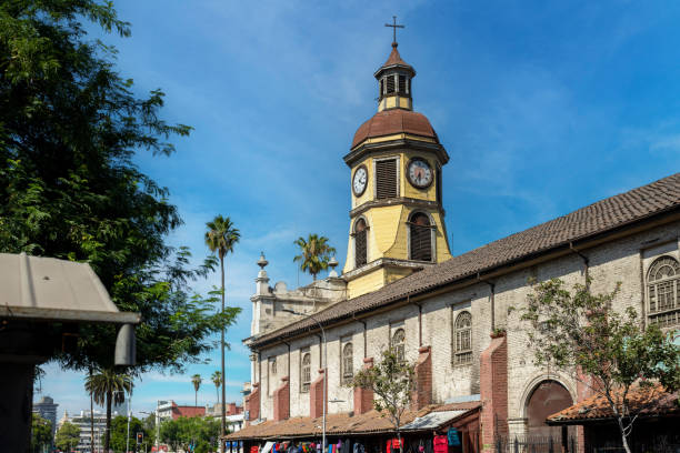 igreja velha em santiago, chile - merced county - fotografias e filmes do acervo