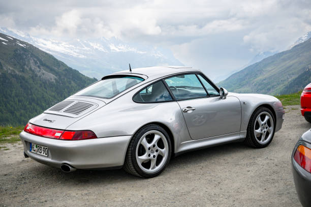 porsche 911 sports car in the alps - ferrari italian culture porsche porsche 911 imagens e fotografias de stock