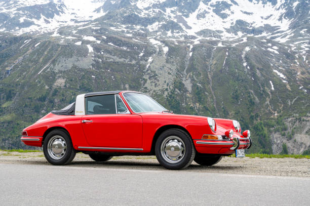 porsche 912 targa classic sports car in the alps - ferrari italian culture porsche porsche 911 imagens e fotografias de stock