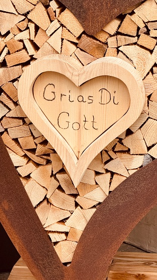 Bavarian greeting god in a wooden heart, Grias di Gott