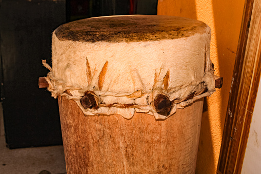 Rustic drum of African origin, made from the hollow trunk of a tree, played at Tambor de Criola, in the state of Maranhão, northeast of Brazil.