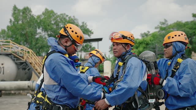 Advanced training to assist pipeline disaster victims, simulating winch and rope usage to hoist and extract incapacitated victims unable to help themselves, in line with the concept of confined space rescue and rope rescue.