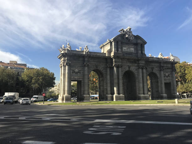 istock The Puerta de Alcala Neo-classical gate in the Plaza de la Independencia. 2094529194