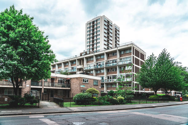 old council tower block in london , uk - uk housing problems housing development poverty ストックフォトと画像