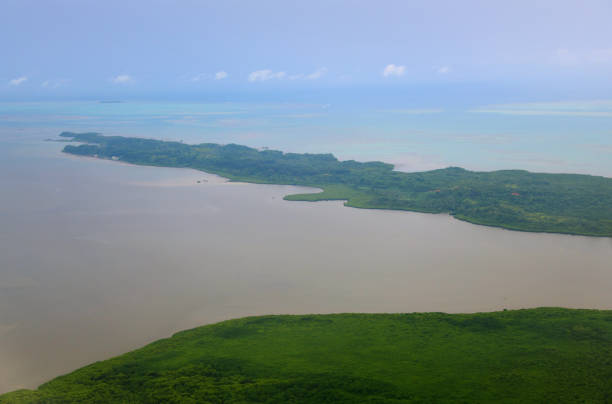 istock Dromuna peninsula, Viti Levu, Fiji 2094832202