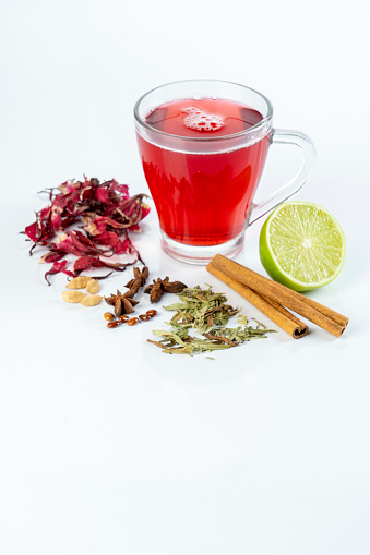 Aromatic tea based on hibiscus (roselle) with stevia, lime, cinnamon, star anise and cardamom.