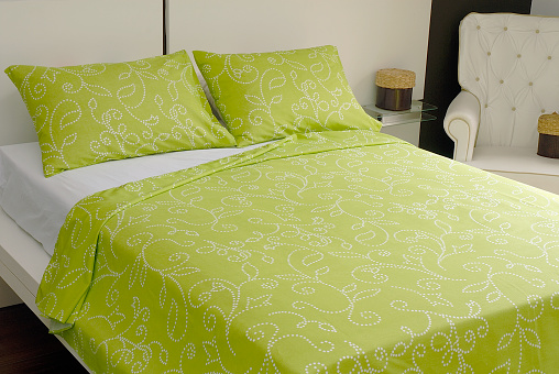 Double bed, green