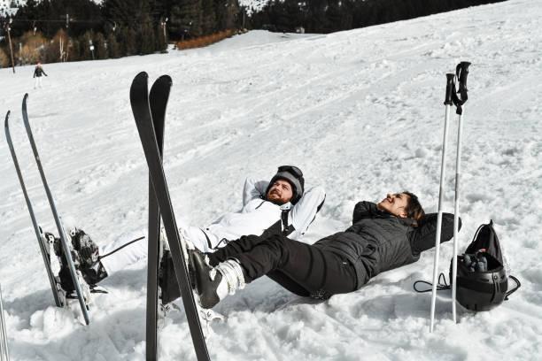 istock Couple Day Dreaming In The Snow After Skiing 2095089721
