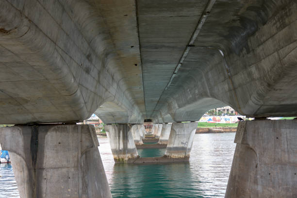 el puente de bouzas de vigo visto desde abajo - railroad crossing bridge river nautical vessel fotografías e imágenes de stock
