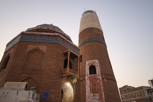 Constructed in 1607 under the rule of Masoom Shah, during Akbar's reign, the Masoom Shah Minaro stands tall at approximately 31 meters. This red brick edifice, with an internal stone staircase, likely functioned as a watchtower. Adjacent lies a cemetery where Mir Masoom Shah and his kin rest, encompassing a rich historical narrative.