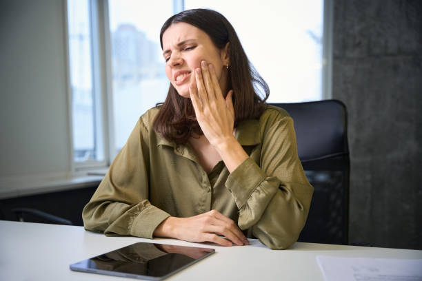 istock Business woman feeling toothache while working with tablet 2096512785
