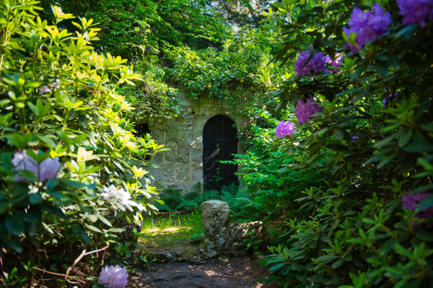 istock Gustav Kadelburg Crypt in Stahnsdorf 2096521618