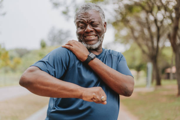 istock An elderly man with shoulder pain 2096881937