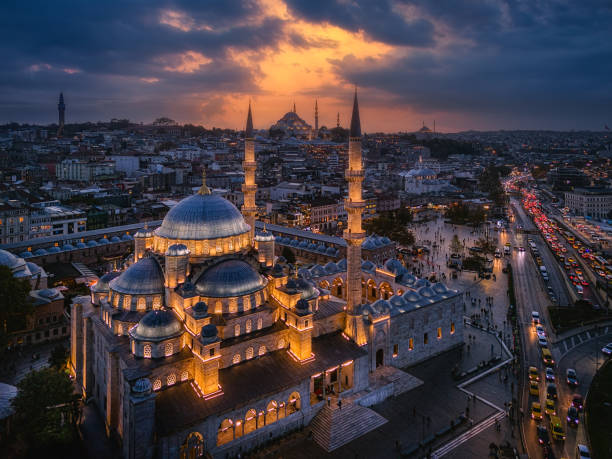 This is one of Istanbul’s most prominent mosques, situated at the opening to the Golden Horn, close to the Galata Bridge and the Spice Bazaar. The name Yeni Cami (New Mosque) is rather misleading though, as the mosque actually dates back to the 1663. Located in the vibrant Eminönü, area, it is right next to the Spice Bazaar, the buzzing shopping streets of Tahtakale, the Rustem Pasha Mosque, and just a short walk from other popular sights like the Galata Tower, Blue Mosque and Hagia Sophia.