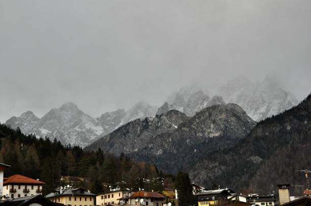 istock Lake of Misurina 2097023663