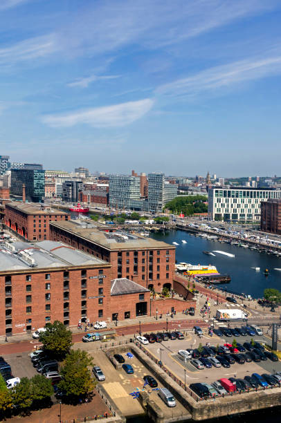 albert dock liverpool - victorian style england architectural styles passenger craft foto e immagini stock