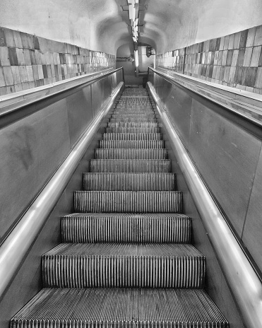 Escalera mecánica de subterráneo