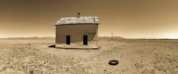 America Rundown Rural Estate 20+ Poor Farmhouse Landscape America Stock Photos, Pictures & Royalty ...