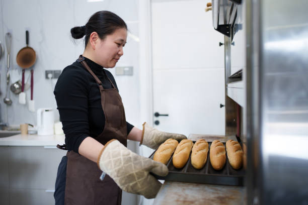 istock Take out the toasted baguette 2098187335