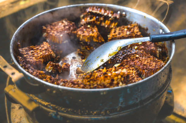 istock Steamed honeycomb in steamer pot 2098287101