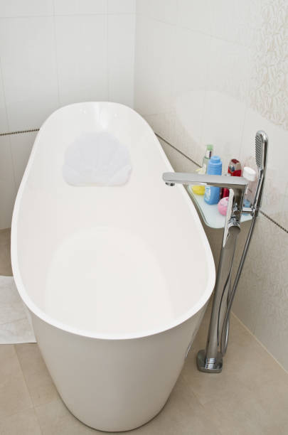 istock Modern bathroom with tub 2098519135