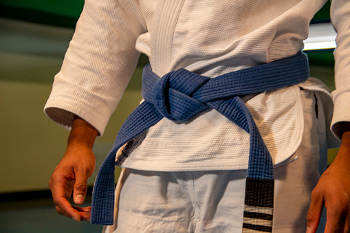 Young taekwondo athlete with no upper limbs preparing for para-championships.