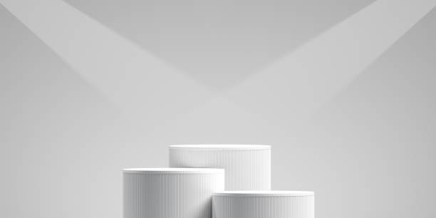 podio blanco minimalista, escenario 3d, pantalla de productos, fondo de presentación con haz de foco, plataforma de pedestal, estudio de luz o publicidad moderna, stand vacío, exhibición, escaparate, telón de fondo premium. - pedestal fotografías e imágenes de stock
