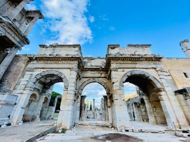 biblioteka celsusa w efezie - izmir, turcja. starożytne miasto w efezie. cel podróży. - celsus zdjęcia i obrazy z banku zdjęć