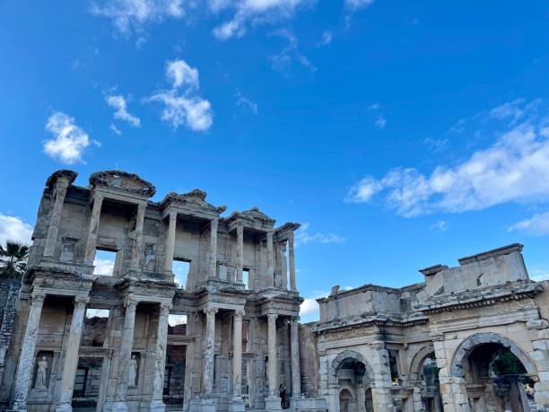 biblioteka celsusa w efezie - izmir, turcja. starożytne miasto w efezie. cel podróży. - celsus zdjęcia i obrazy z banku zdjęć