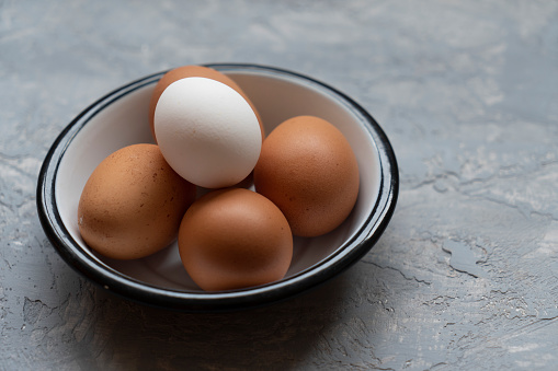 An egg placed against the background of a tree was photographed from an angle