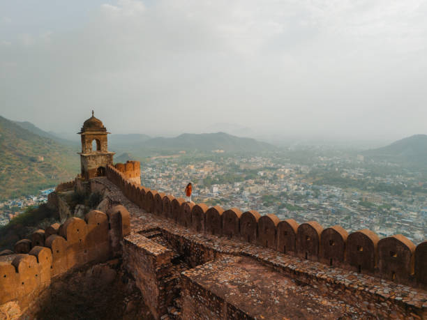 Woman walking on surrounding wall in Amber, Jaipur Serene woman walking on surrounding wall in Amber, Jaipur india jaipur rajasthan traditional culture stock pictures, royalty-free photos & images