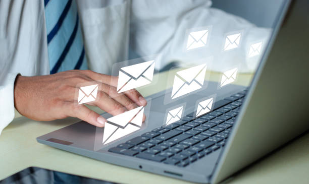 New email notification concept for business e-mail communication and digital marketing. email icon, email marketing concept, send e-mail or newsletter, online working internet network. nuevo concepto de notificación por correo electrónico para la comunicación por correo electrónico empresarial y el marketing digital. icono de correo electrónico, concepto de marketing por correo electrónico, enviar correo electrónico o boletín, re