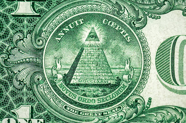 pyramid on one dollar bill texture - close up one dollar bill history finance imagens e fotografias de stock