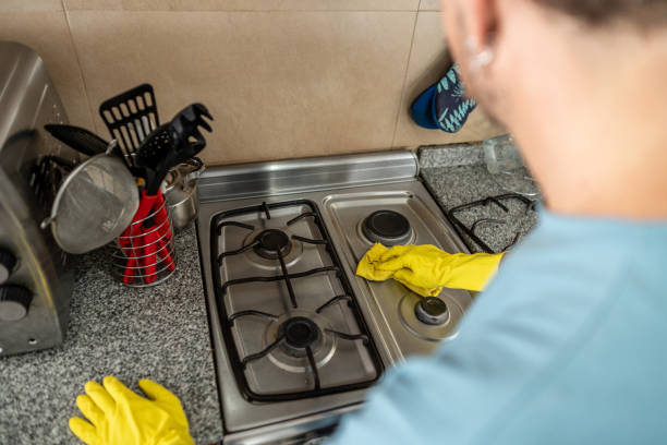 istock Man cleaning stove at home 2099652850