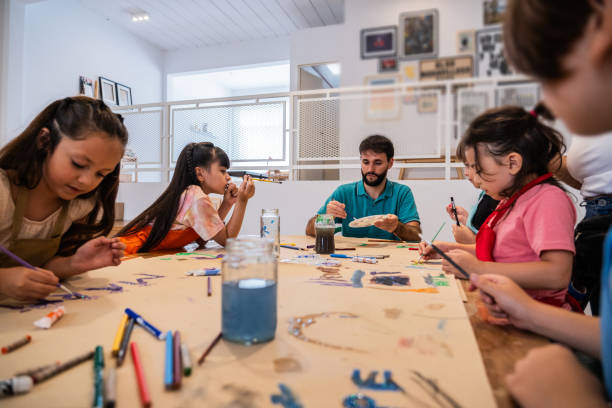 istock Kids painting on cardboard poster during paint class at workshop 2099674050