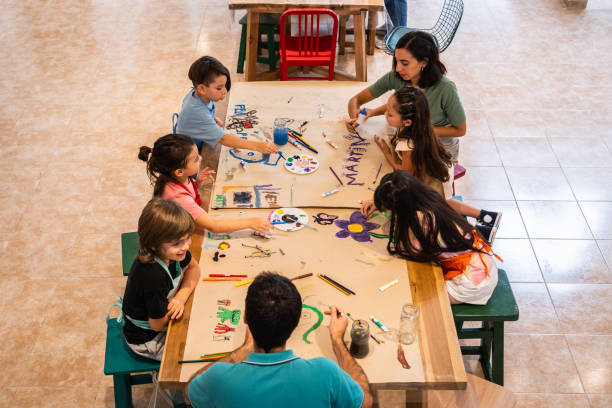 istock Kids painting on cardboard poster during paint class at workshop 2099674571