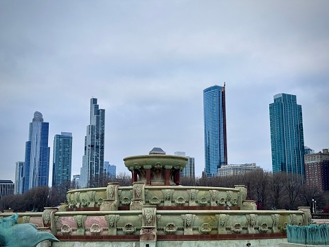 view of Chicago's famous Buckingham Fountain in Millennium Park on a cloudy winter day with the city's skyscrapers in the background