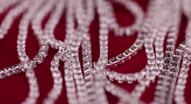 shiny artificial glass jewelry stones used to create women's jewelry