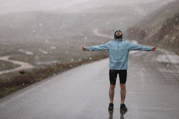 istock Young man exercising on winter day 2102583318