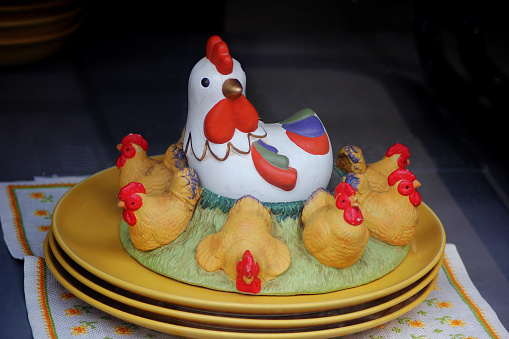 A Easter plate with a rooster an his hens