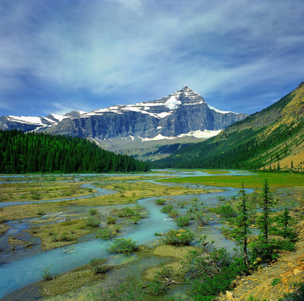 istock Mount Robson - Mount Robson Provincial Park, Canada 2102656505
