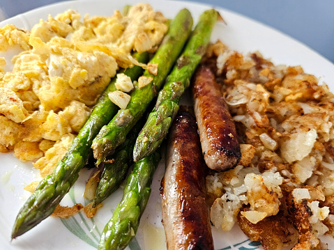 Scrambled eggs, asparagus, sausage and hashbrowns