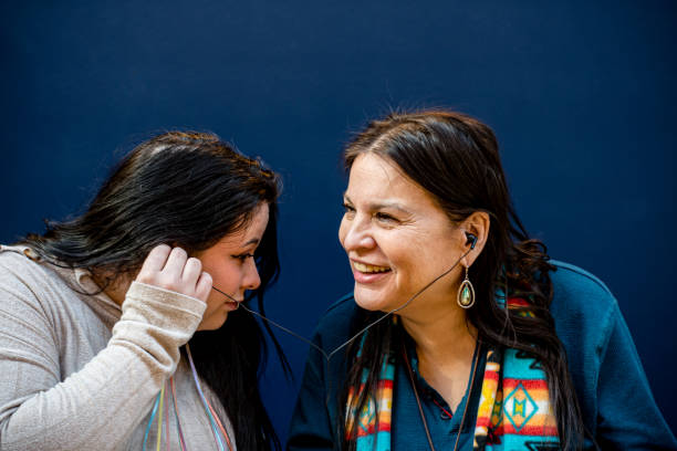 unified in sound: indigenous mother-daughter duo embrace tech and togetherness - native american audio photos et images de collection